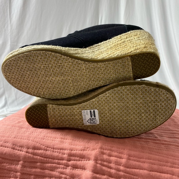 Toms shoe/boot, espadrille wedge, size 8, black, boho - Picture 3 of 7